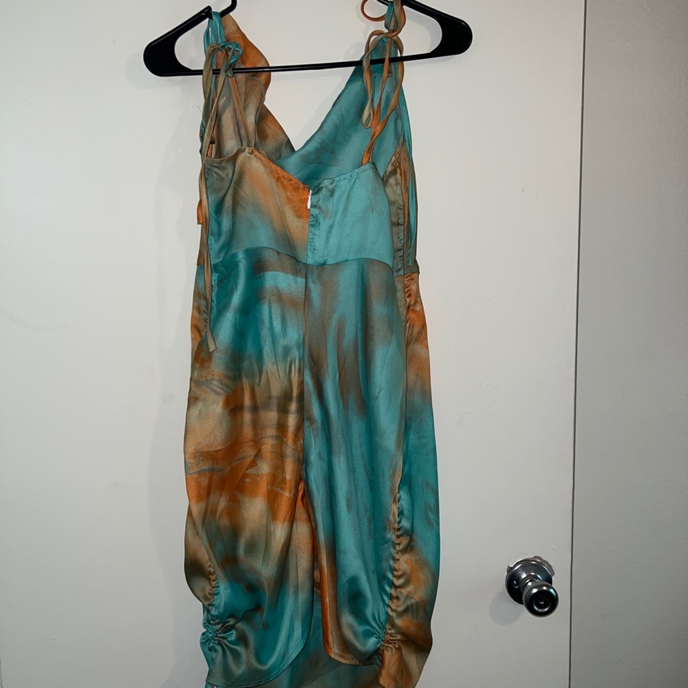 Never worn before, Medium size, fashion nova dress - Picture 2 of 3